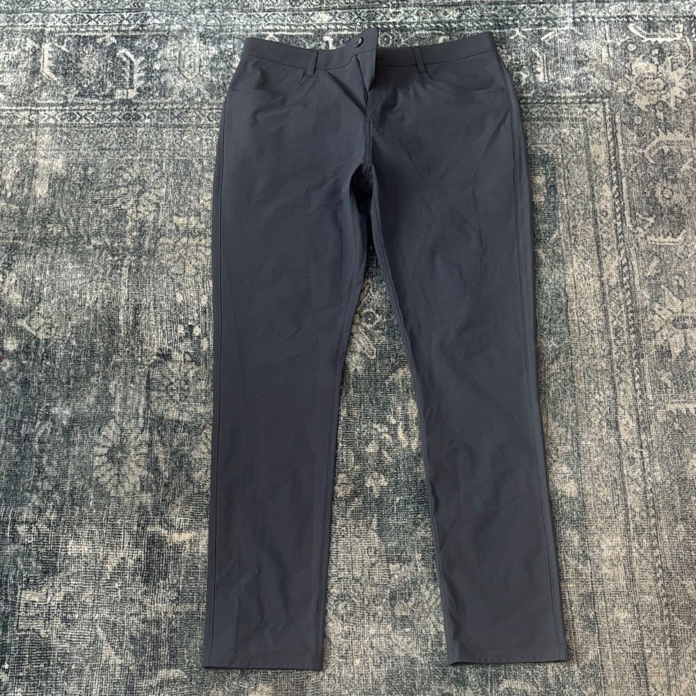 Vuori Men's Dress Pants in Dark Blue